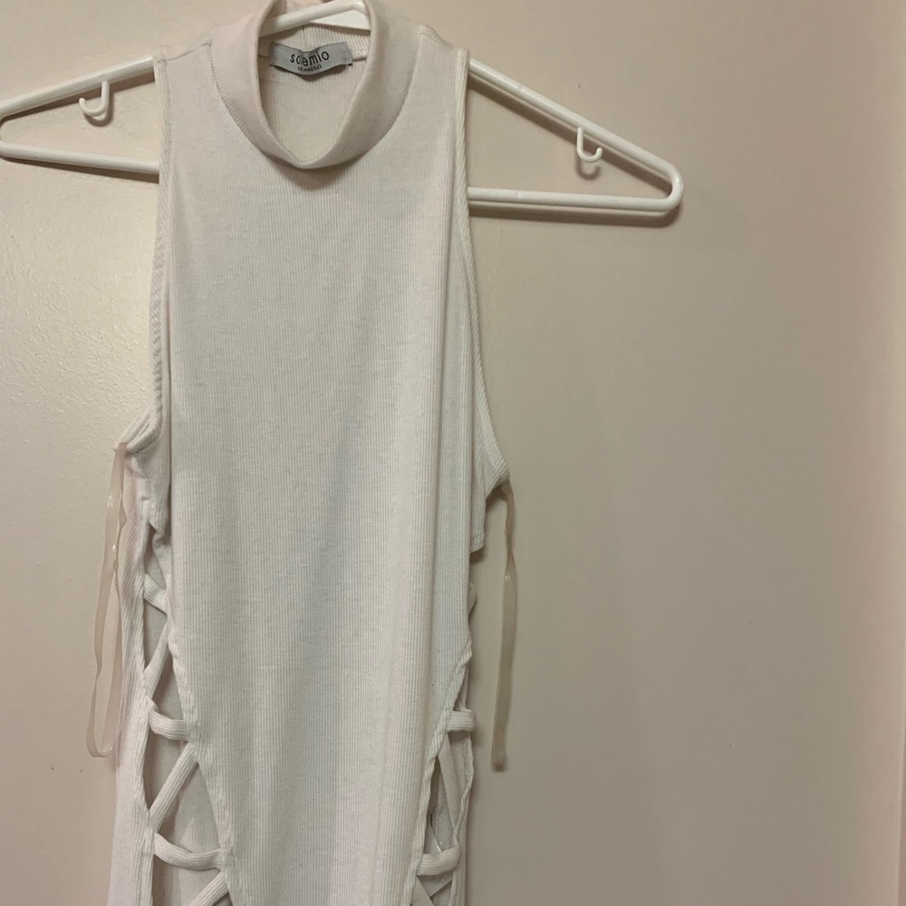 Solemio Sleeveless Choker Neck Top